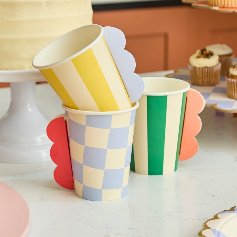 Bunte Party Becher / Mix / 3D (8 Stück) für den Geburtstag – Printfetti