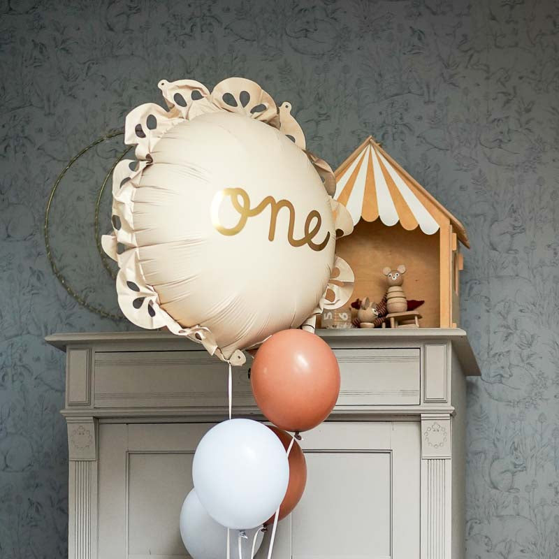 Folienballon ONE / Creme / Rüschen