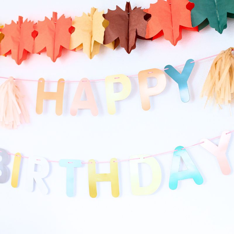 DIY Happy Birthday Girlande mit Quasten Pastell